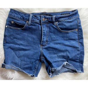 Tahari Women's Size 4 / 27 Chloe Fit Solution Skinny Cut Off Jean Shorts